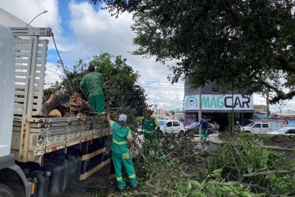 Agentes da Sesuma trabalham em CG após temporal