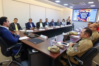 Lucas Ribeiro e representante s da Segurança Pública da PB