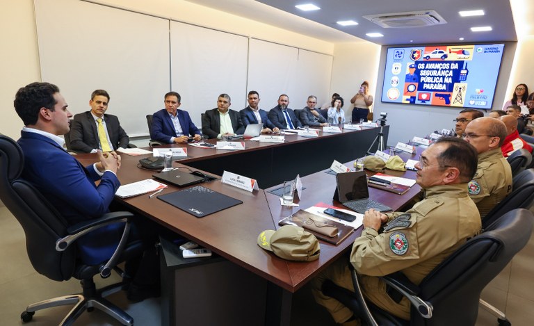 Lucas Ribeiro e representante s da Segurança Pública da PB