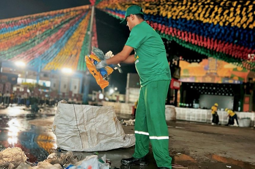 Serviço de limpeza no São João de CG