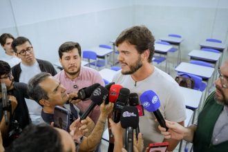 Bruno entrega nova escola em Campina Grande
