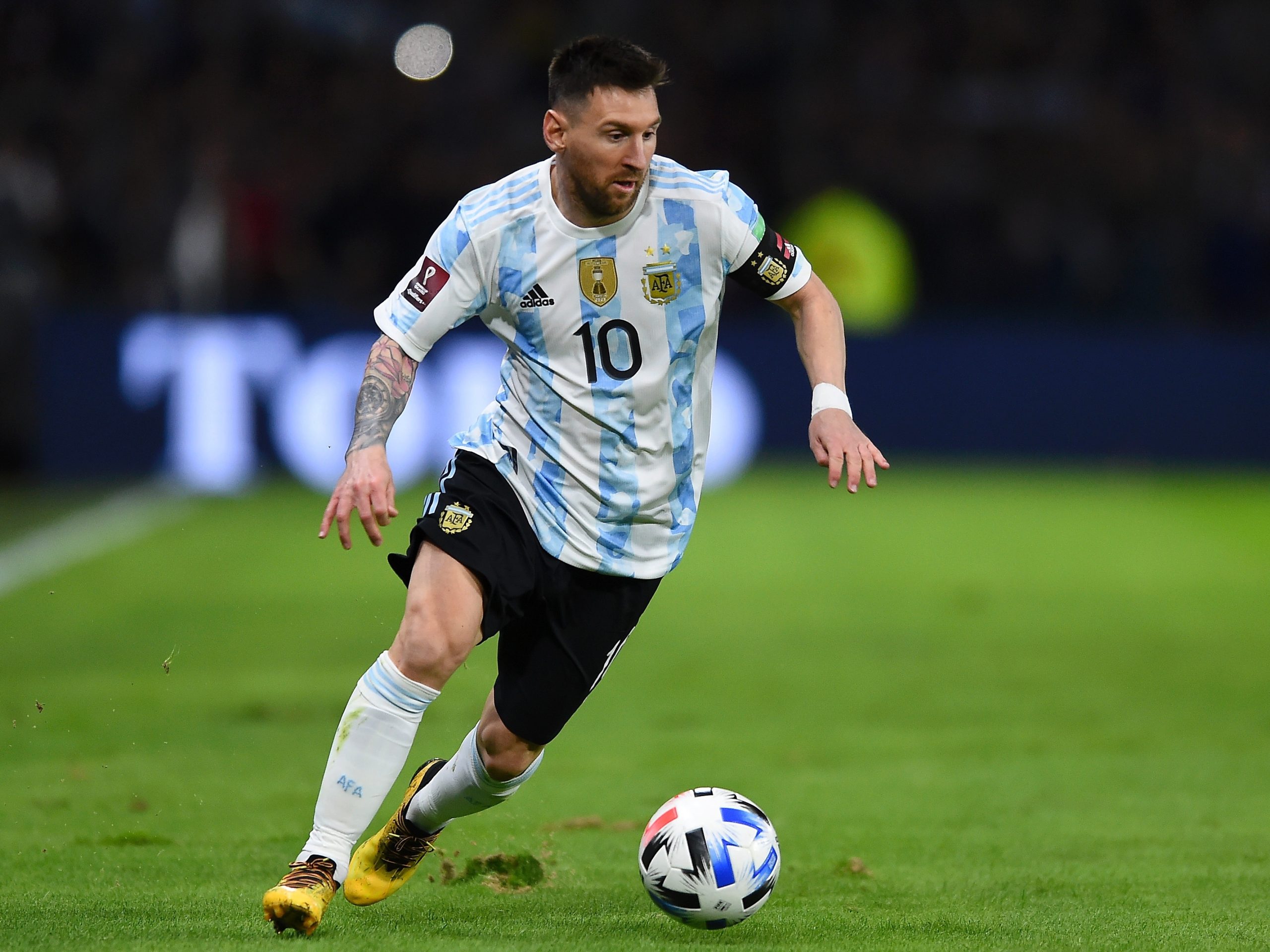 lionel-messi-da-argentina-em-jogo-contra-a-venezuela-pelas-eliminatorias-1648252902407_v2_4x3
