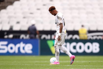 Neymar desolado na derrota do Santos