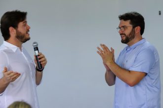 Raymundo Asfora Neto celebra decreto para professores da educação de CG