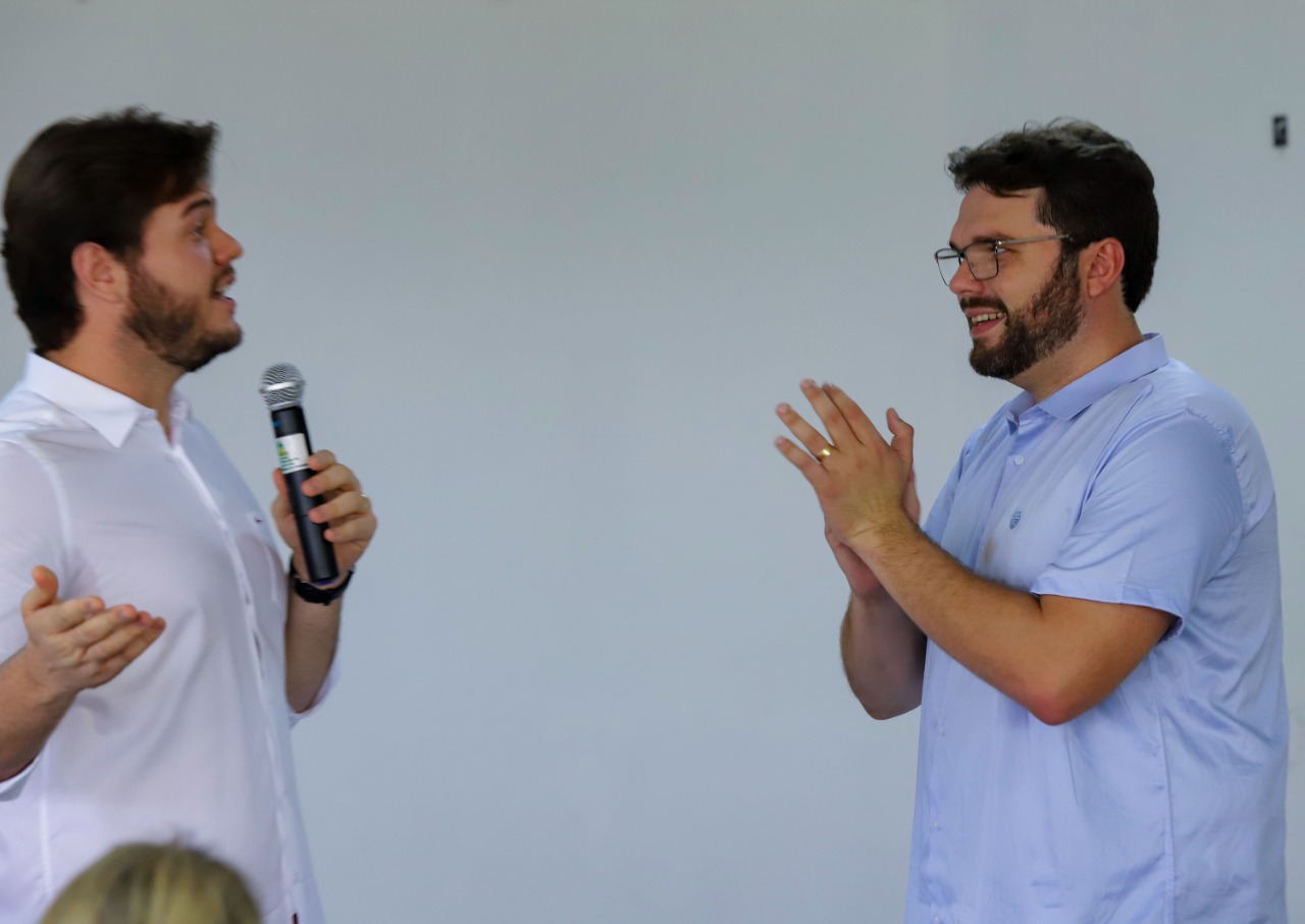 Raymundo Asfora Neto celebra decreto para professores da educação de CG